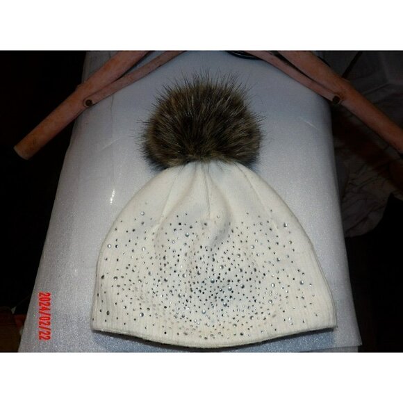 VL VON LAMEZAN BEANIE WINTER HAT POM POM HAT with Silver studs knit‎ hat - Picture 1 of 5